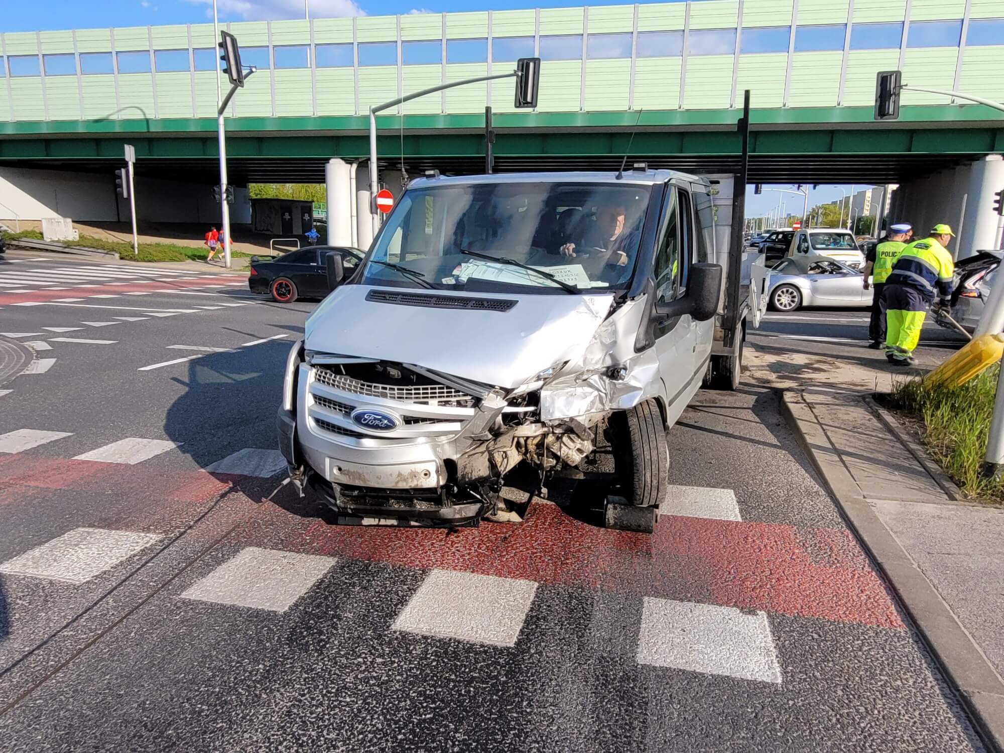 Samochód po kolizji w Warszawie – co robić krok po kroku (Polska, UE i świat), żeby nie pogorszyć sytuacji prawnej i finansowej