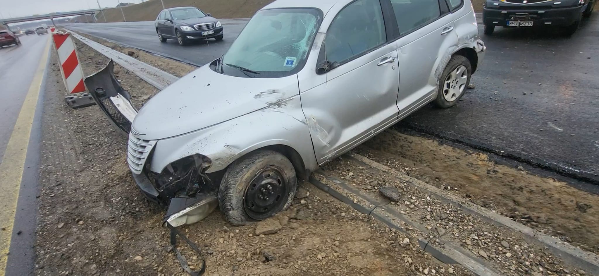 Wyciąganie samochodu z rowu po wypadku S7 okolice Warszawy