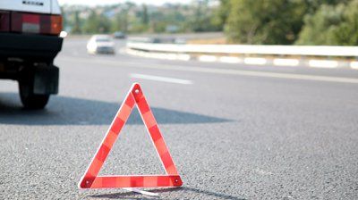 „Bezpieczne oczekiwanie na pomoc drogową na trasie S8 i S2 w Warszawie. Gdzie stanąć, gdzie absolutnie nie wolno zatrzymywać samochodu po awarii”