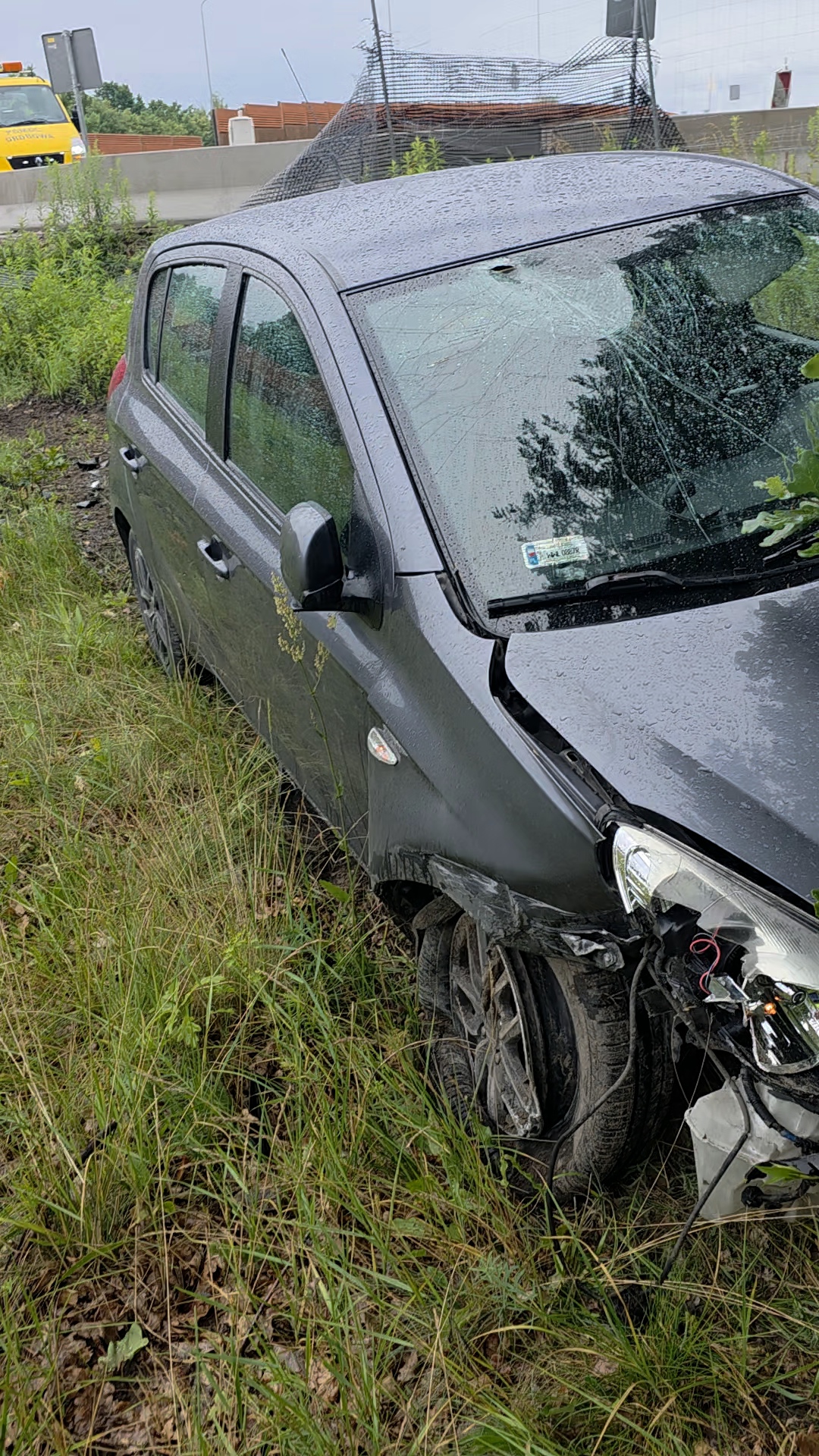 Wyciąganie z rowu po wypadku na S17 w miejscowości Zakręt – co zrobić, gdy Hyundai i20 albo inne auto wypadnie z drogi