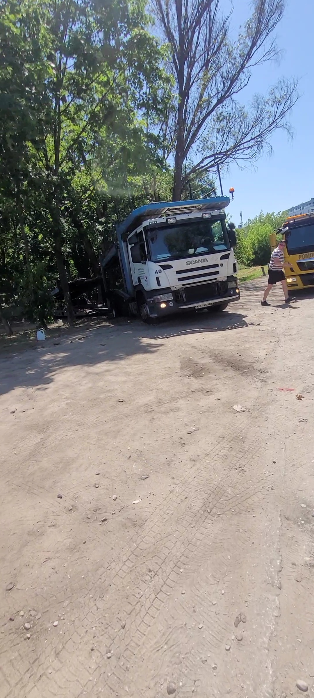 Wyciąganie Scanii lory z piachu – pomoc drogowa Warszawa